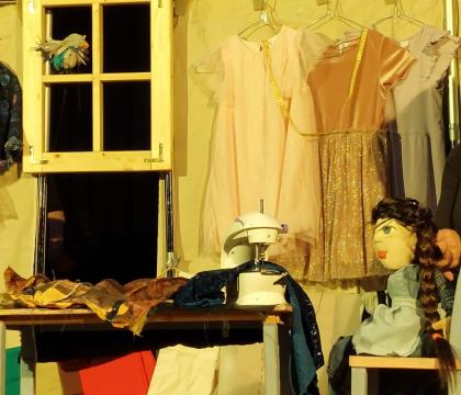 Šivilja in škarjice FOTO